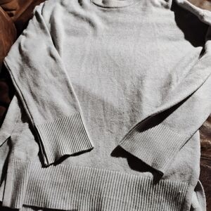 Tahari Gray Crew Neck Sweater